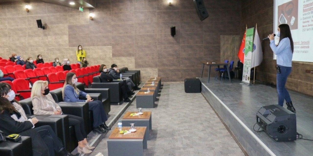 Kars’ta Polis Eşlerine Bilgilendirme Yapıldı