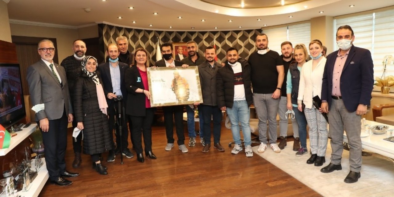 Belediye Personelinden Başkan Hürriyet’e Doğum Günü Sürprizi
