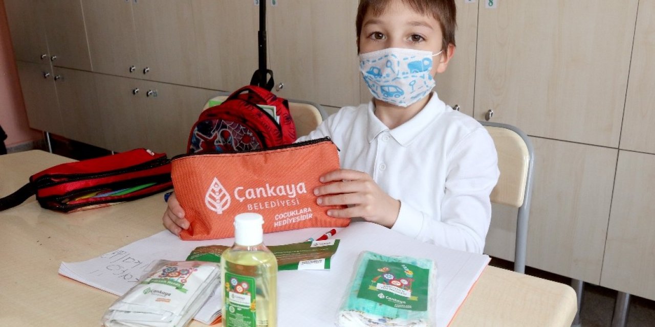 Başkent’te Okullarda 30 Bin Hijyen Seti Dağıtıldı