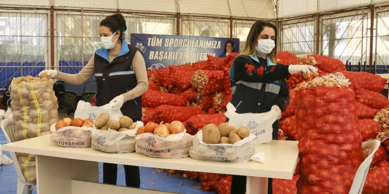 Aydın Büyükşehir Belediyesi’nden Patates Ve Soğan Üreticisine Destek