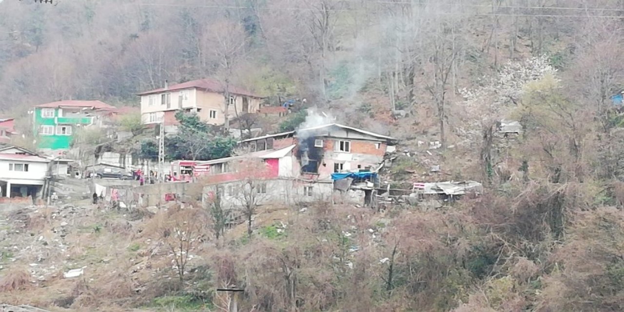 Zonguldak’ta İkamet Yangını Korkuttu
