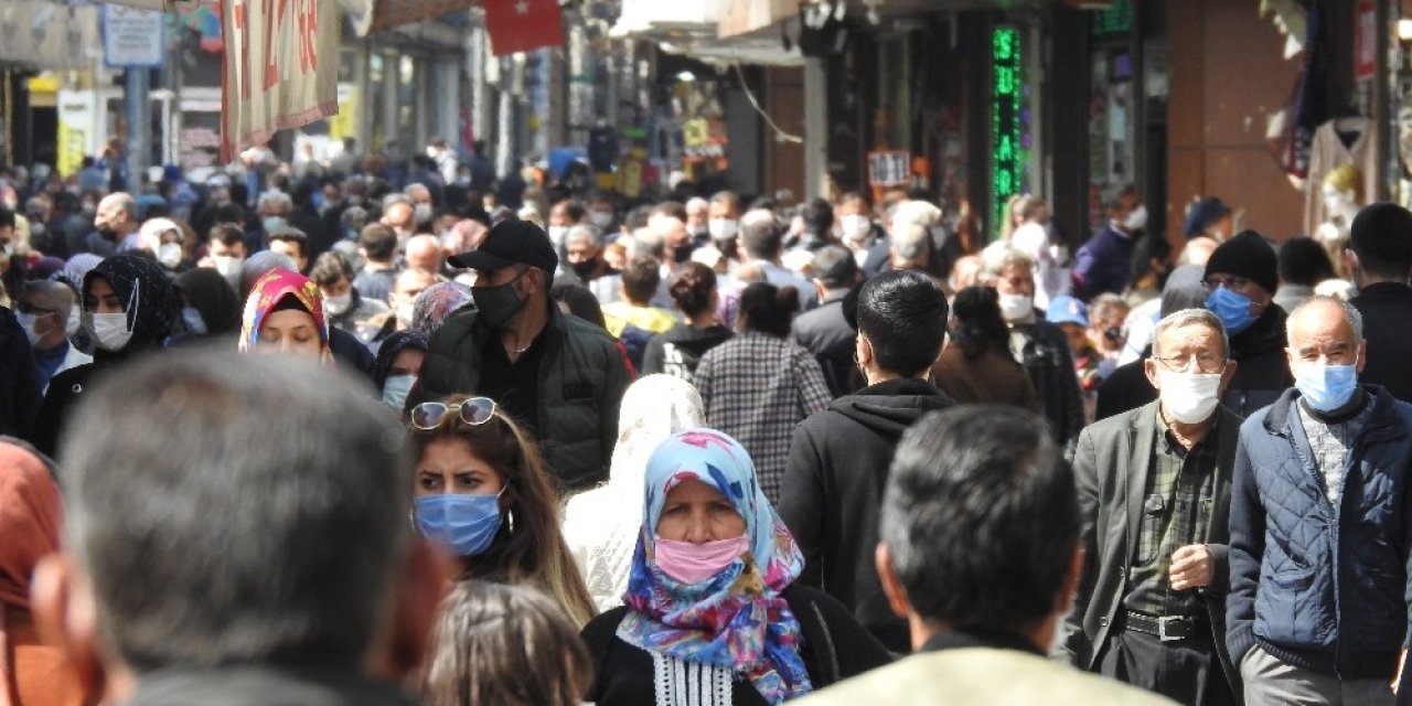 Çarşı Yoğunluğu Mavi Kategoriyi Zora Sokuyor