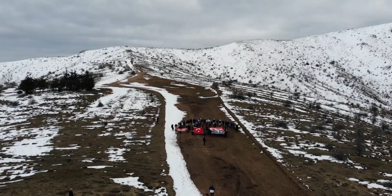 Öğrenciler Şehitler İçin Dinek Dağının Zirvesine Yürüdü