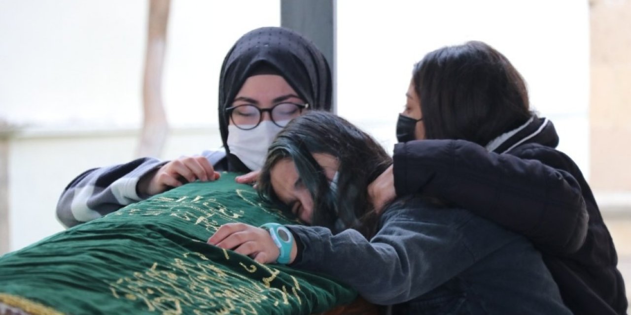 15 Yaşında Kalbine Yenik Düştü