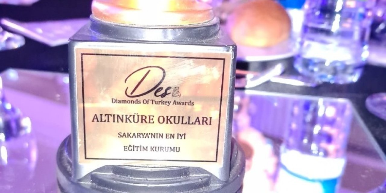 Altınküre Okulları, Sakarya’nın En İyi Eğitim Kurumu Ödülüne Layık Görüldü