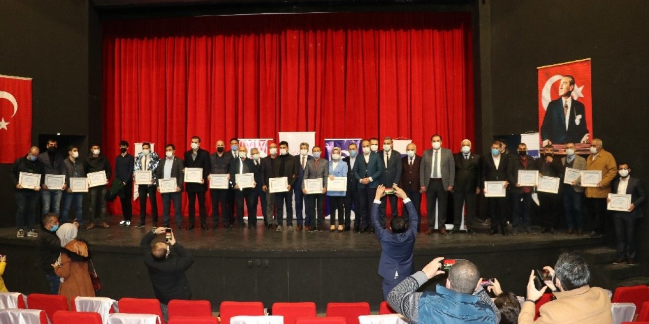 Van’da Pandemi Sürecinde İstihdama Katkı Sağlayan 43 Firmaya Teşekkür Belgesi Verildi