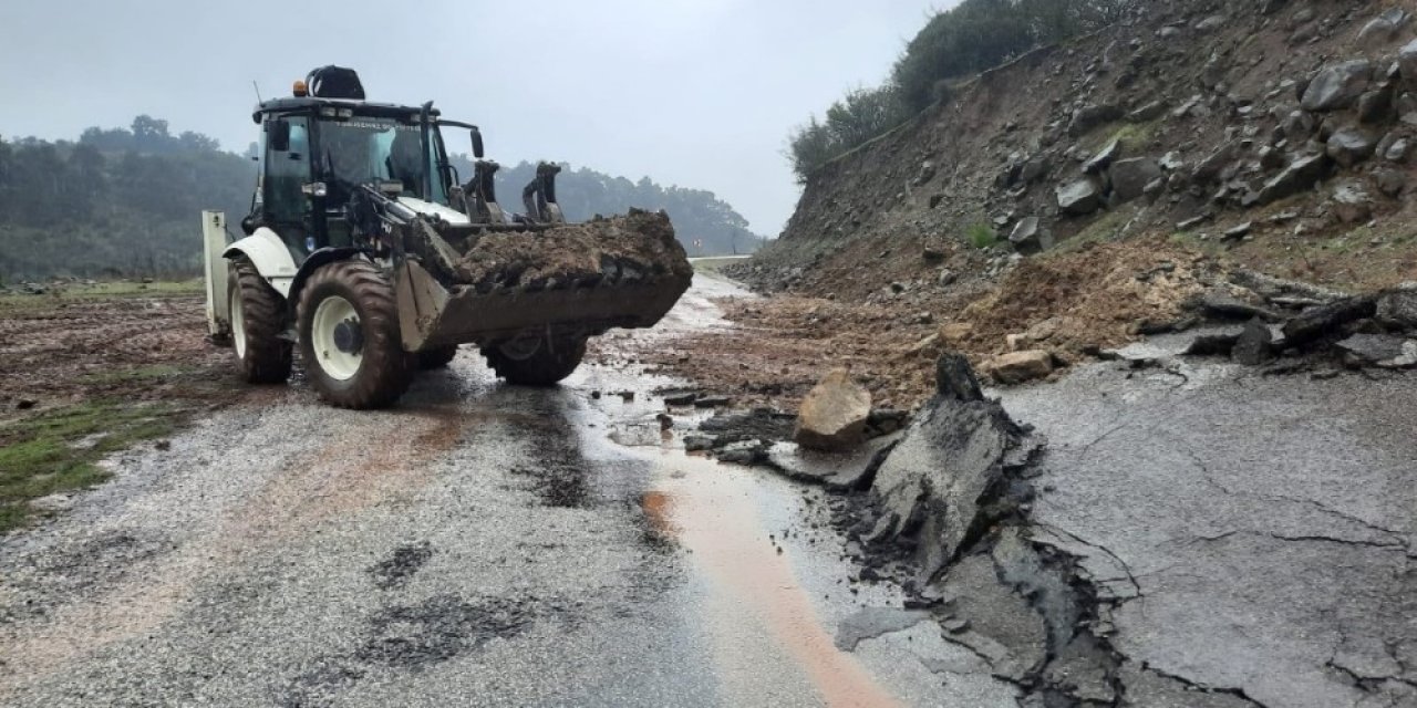 Yunusemre Belediyesi Heyelan Nedeniyle Kapanan Yolu Açtı