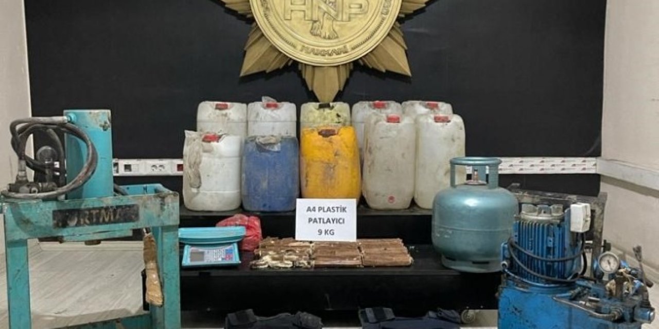 Yüksekova’da 426 Litre Asetik Anhidrit Ve 9 Kilo Patlayıcı Madde Ele Geçirildi