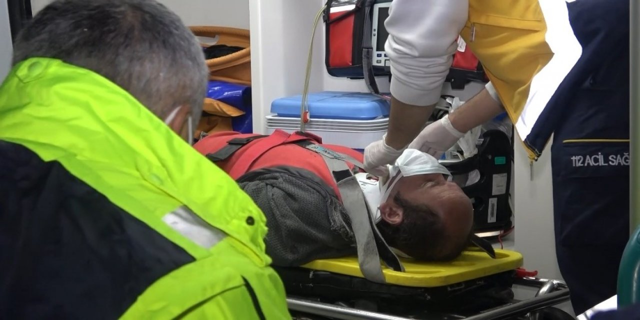 Bursa’da Yağış Nedeniyle Kontrolden Çıkan Tır Yan Yattı: 1 Yaralı