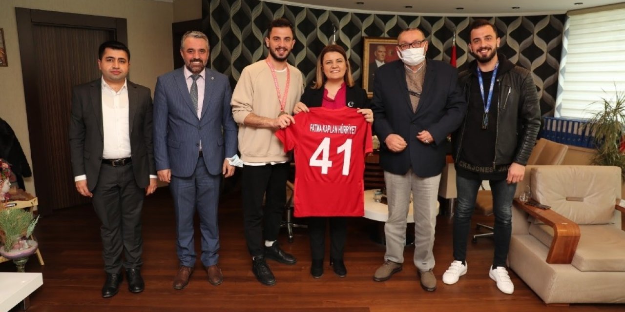 Başkan Hürriyet, Şampiyon Kardeşleri Ağırladı
