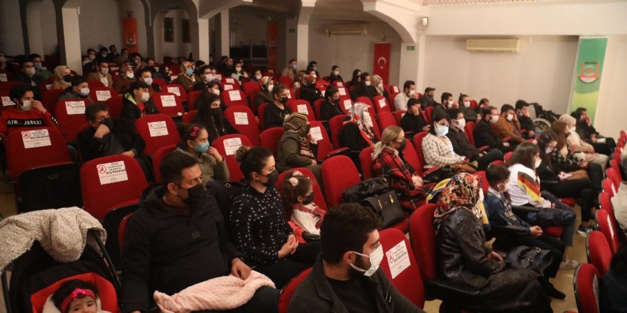 Büyükşehir Tiyatrosu Yeniden İzleyiciyle Buluştu