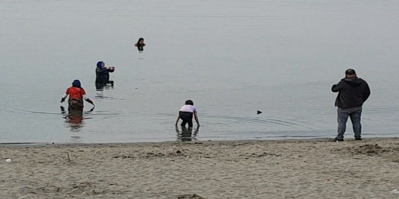 Uludağ’da Kar, Mudanya’da Deniz Keyfi...herkes Kar Beklerken Onlar Denize Girdi