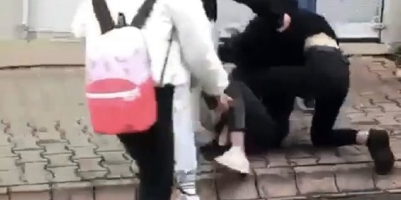 Genç Kızın Yere Yatırılıp Tekme Tokat Dövüldüğü Anlar Kamerada