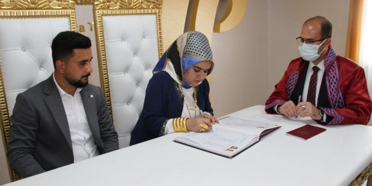 Kaymakam Türkmen, Genç Çiftin Nikahını Kıydı
