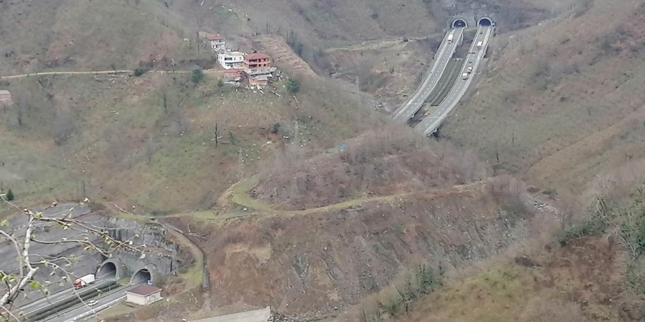 Dağların Arasındaki Otoban