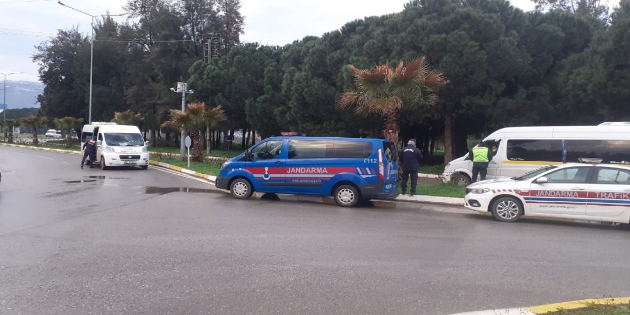 İ̇zmir’de Huzur Ve Güven Operasyonu: 25 Kişi Yakalandı