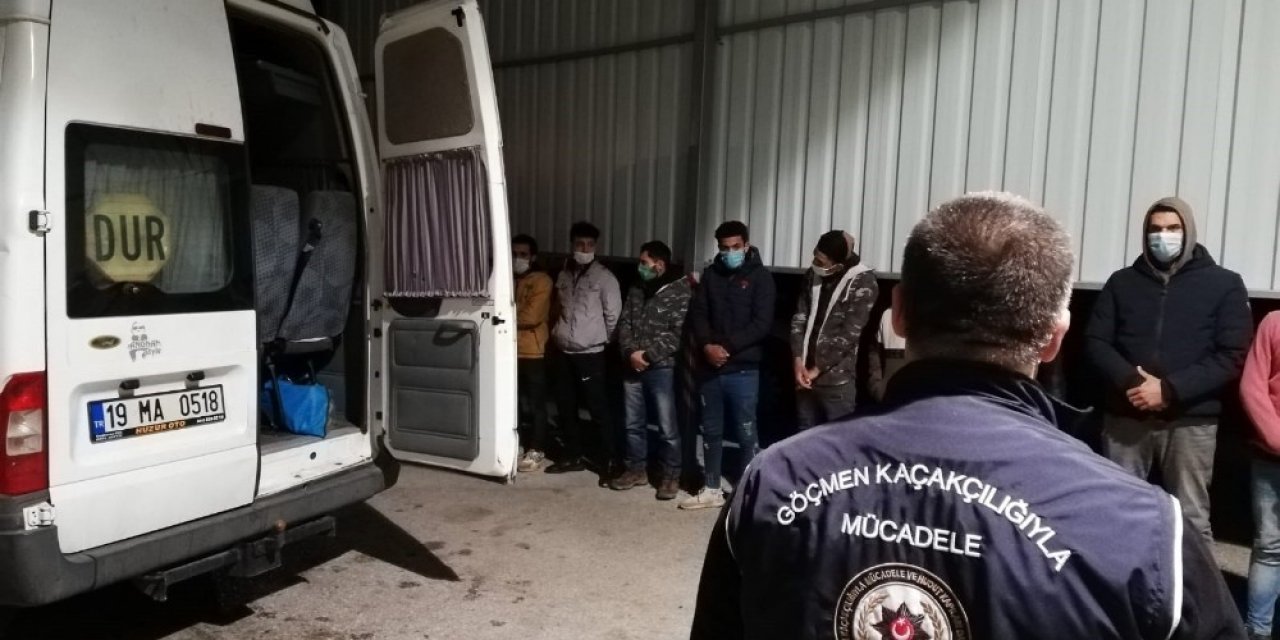 Osmaniye’de 22 Düzensiz Göçmen Yakalandı