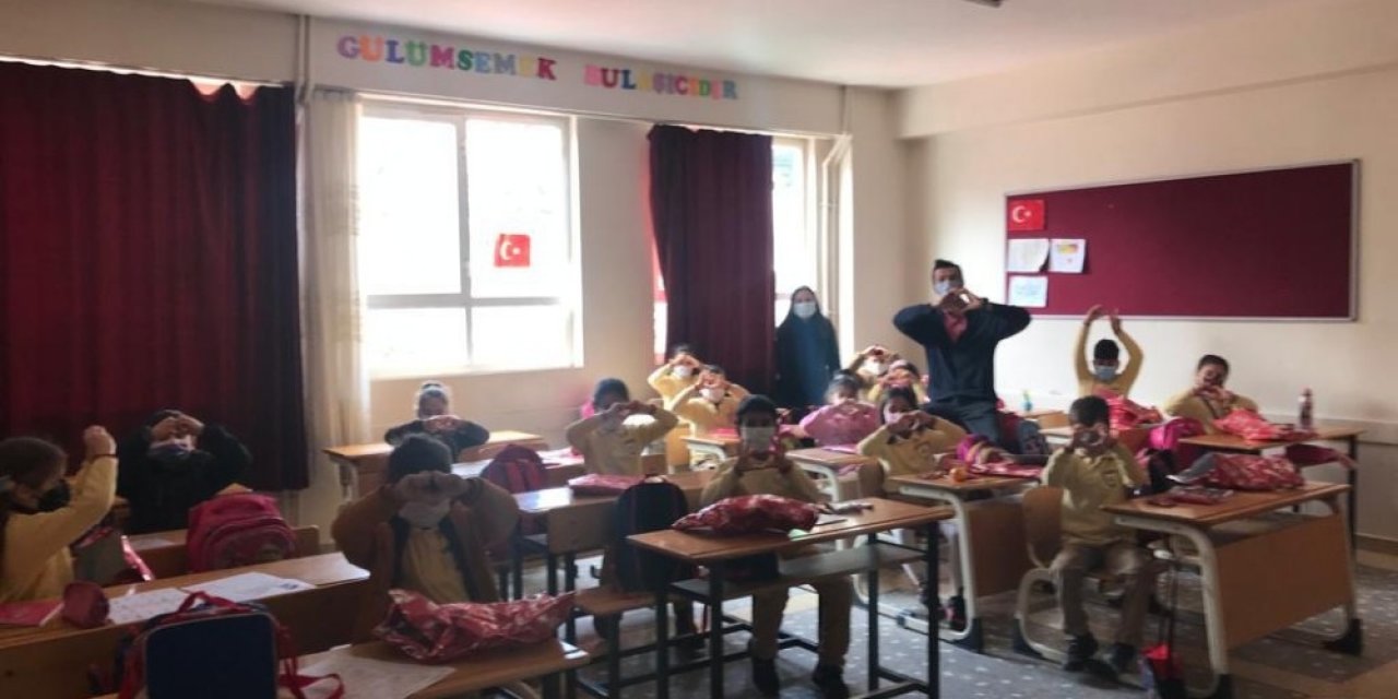 Eskişehir’den Buca’daki Bir İlkokula Yardım Götürdüler
