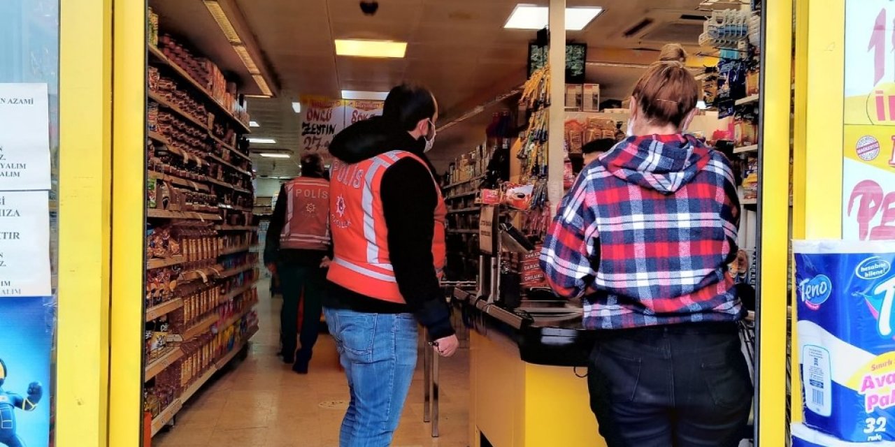 Ekiplerden Sosyal Mesafe Ve Maske Denetimi