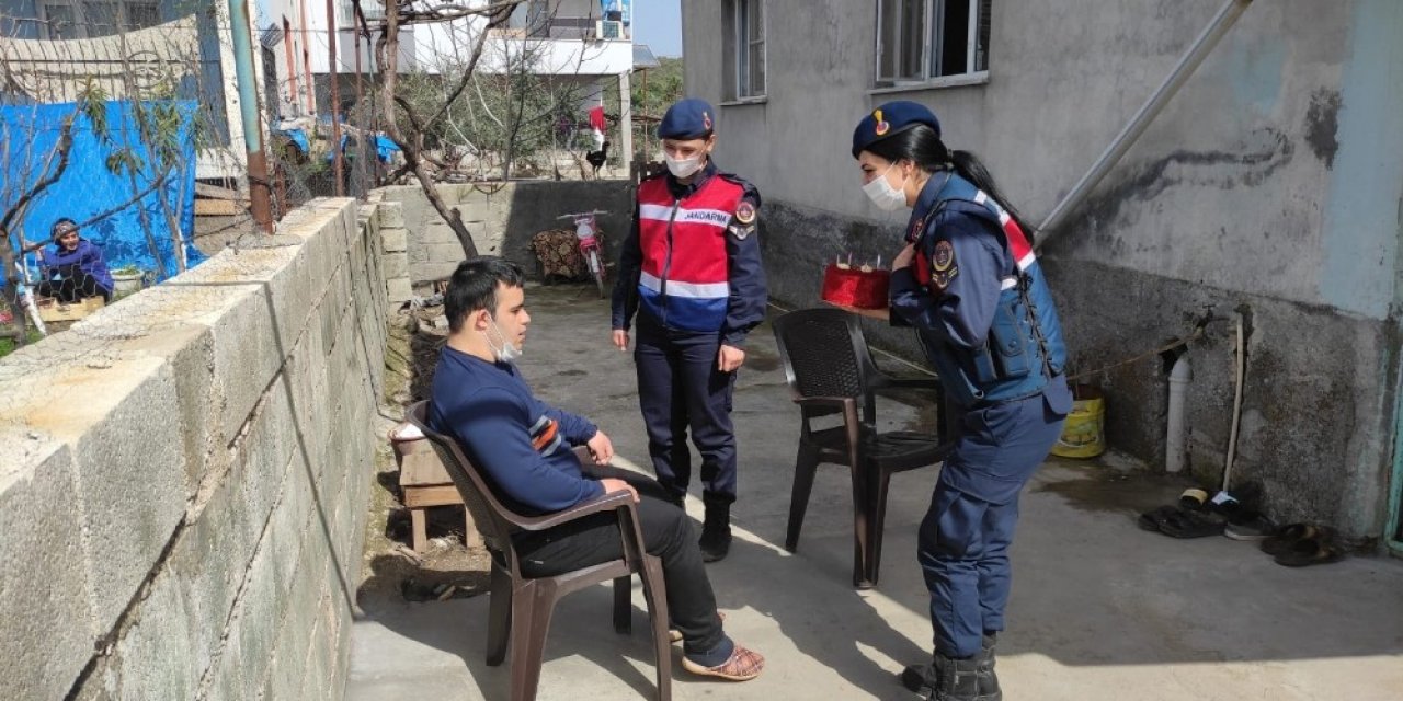 Down Sendromlu Çocuklara Jandarmadan Sürpriz