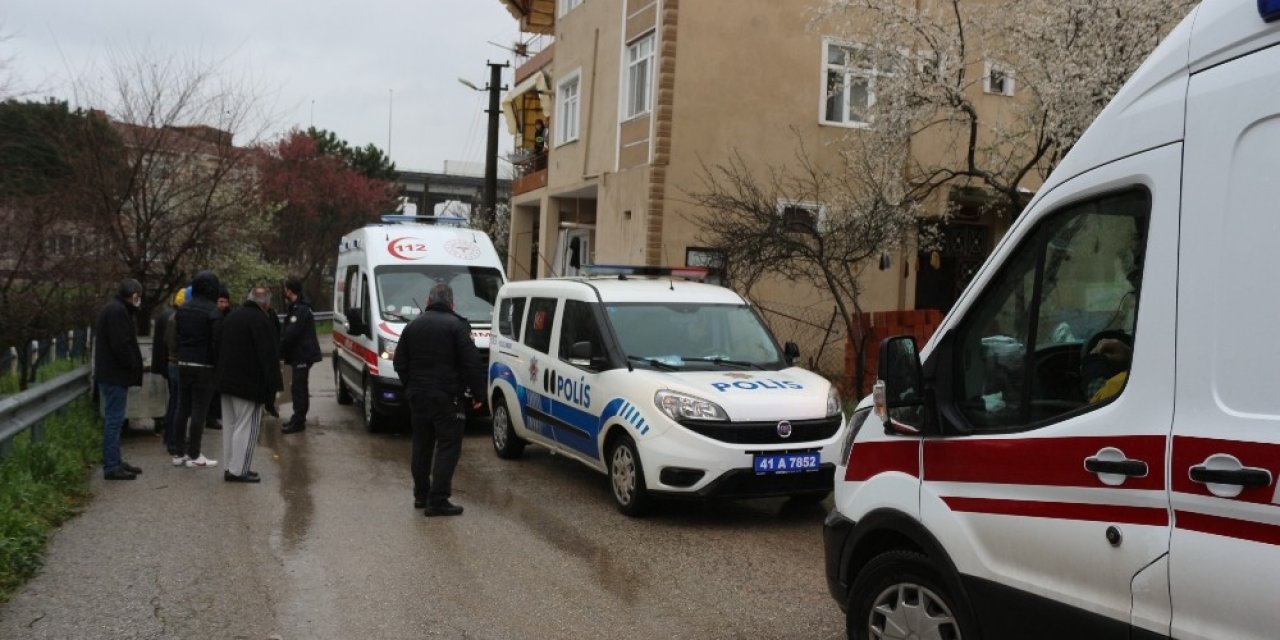 Kısıtlamada Sokakta Bıçaklı Kavga: 3 Yaralı