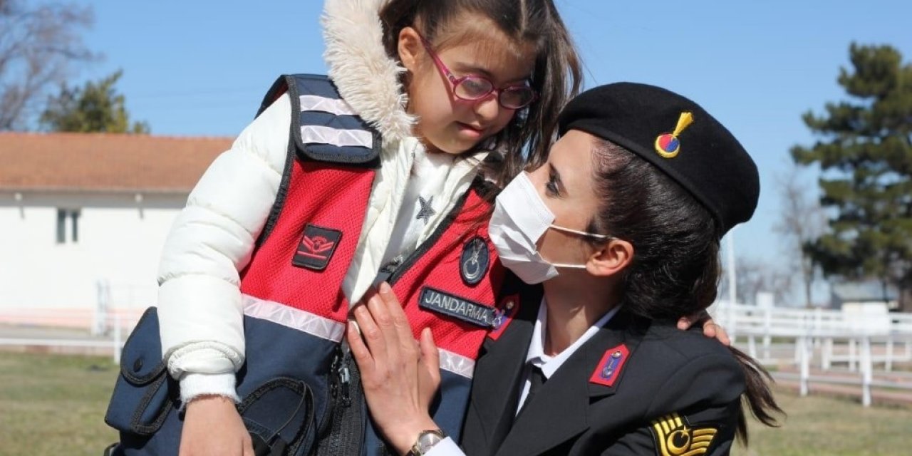 Jandarma Ekipleri Down Sendromlu Çocukları Unutmadı
