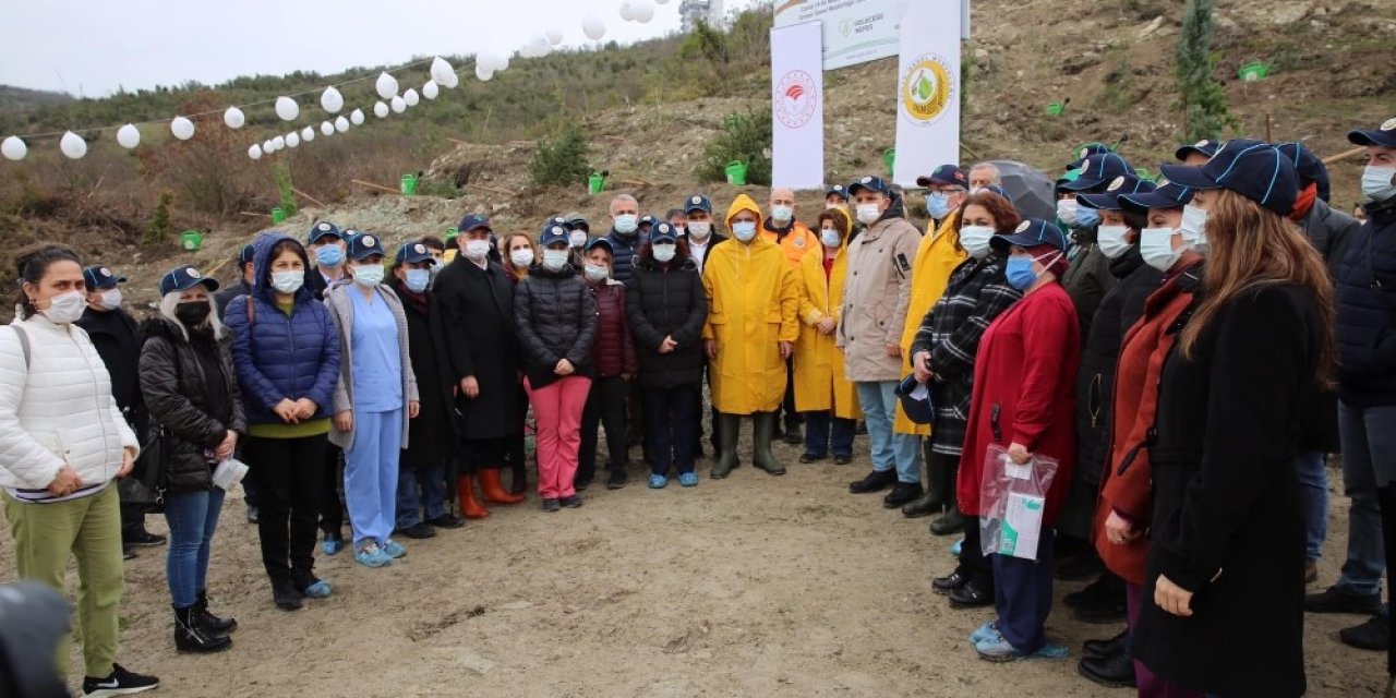 Sağlık Çalışanları Adına 800 Fidan Toprakla Buluşturuldu