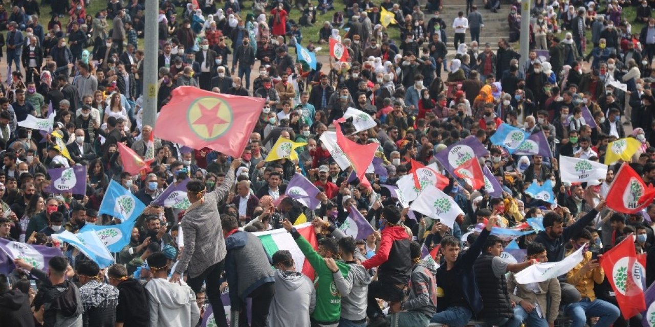 Diyarbakır’da Nevruz Etkinliğinde Terör Örgütü Propagandası