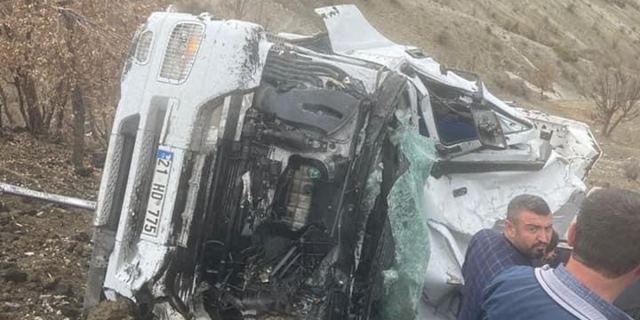 Şırnak’ta Kömür Yüklü Tır Şarampole Yuvarlandı: 1 Yaralı