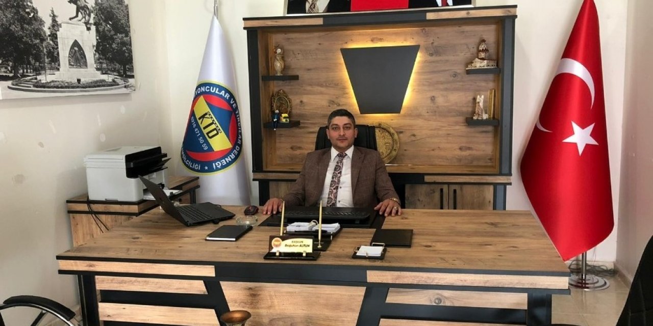 Kamyoncular Ve Tırcılar Kontak Kapatıyor