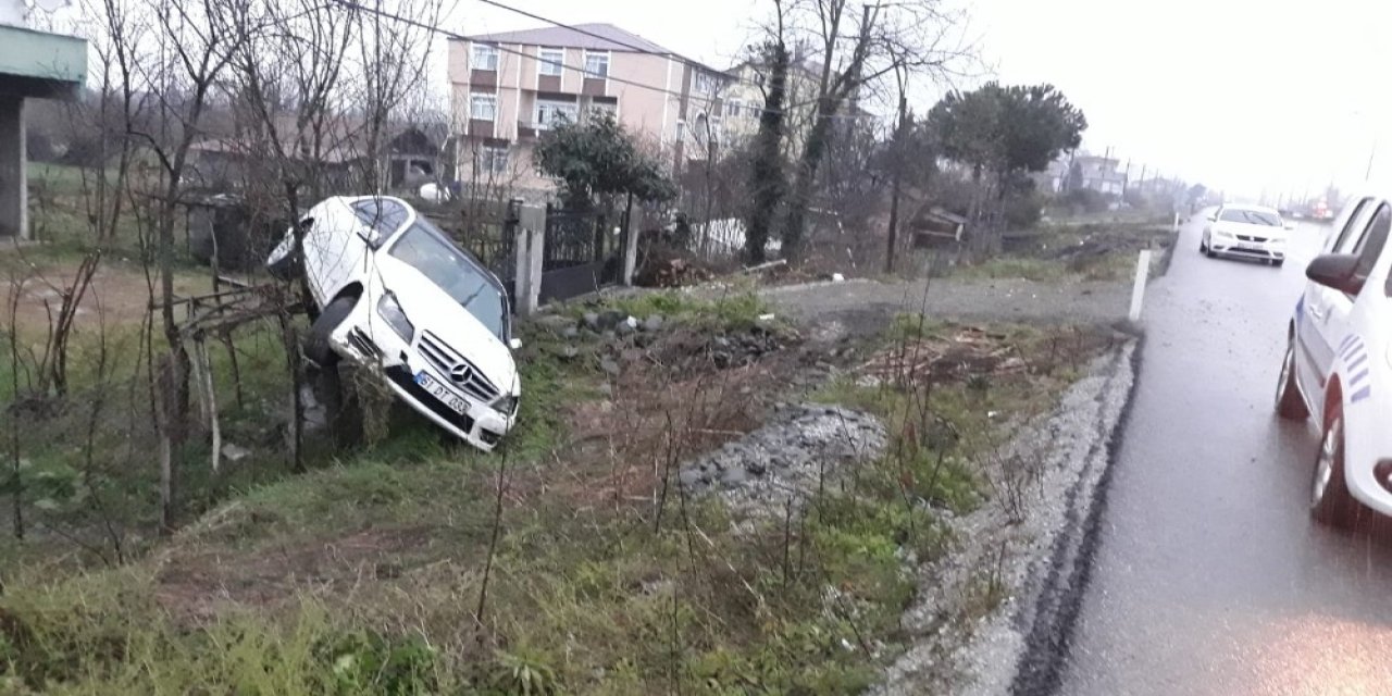 Ak Parti İlçe Başkanlarının İçinde Bulunduğu Araç Kaza Yaptı: 2 Yaralı