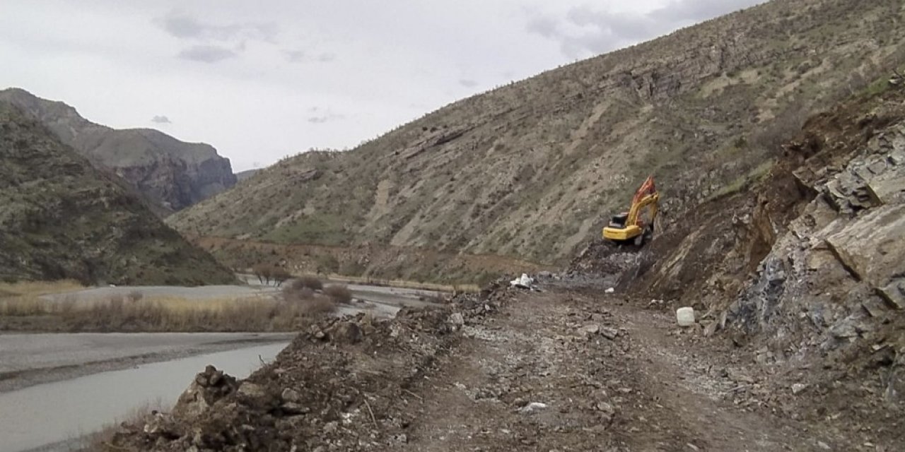 Şenoba’da Yol Yapım Çalışmaları Devam Ediyor