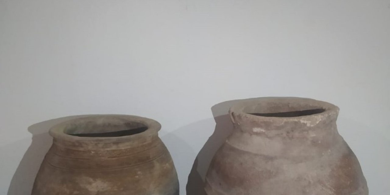 Kapadokya’da Kaçak Kazıda Çıkartılan 2 Adet Küp Ele Geçirildi
