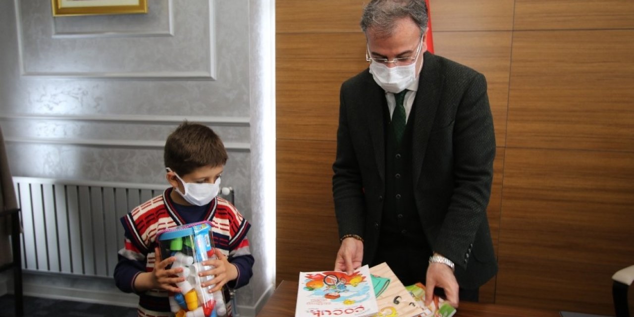 İ̇lkokul İkinci Sınıf Öğrencisi Bilal Akar’dan Başkan Özdoğan’a Anlamlı Ziyaret