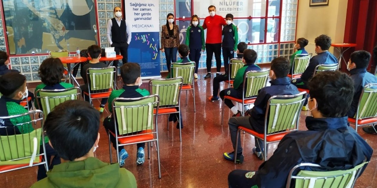 Medicana’dan Minik Sporculara Beslenme Semineri