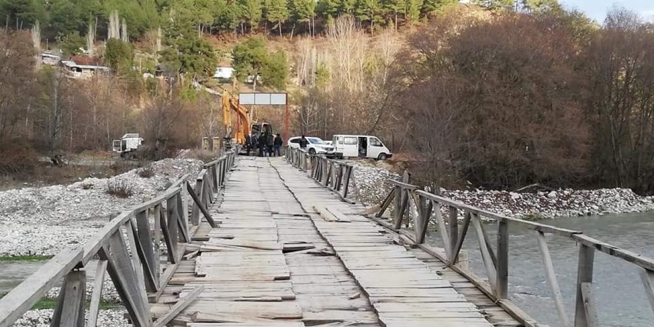 Ahşap Ve Yıkılma Tehlikesi Olan Hüsniye Köprüsü Artık Güvenli
