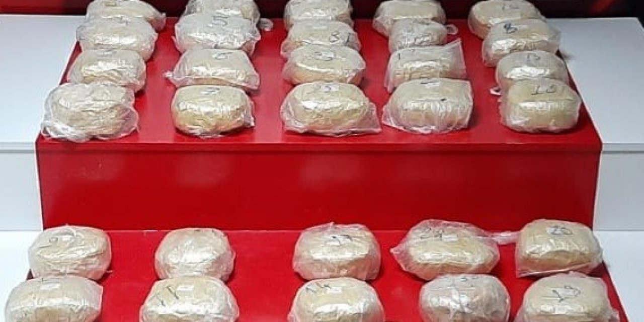 Van’da Toprağa Gömülü 37 Kilo Toz Esrar Ele Geçirildi