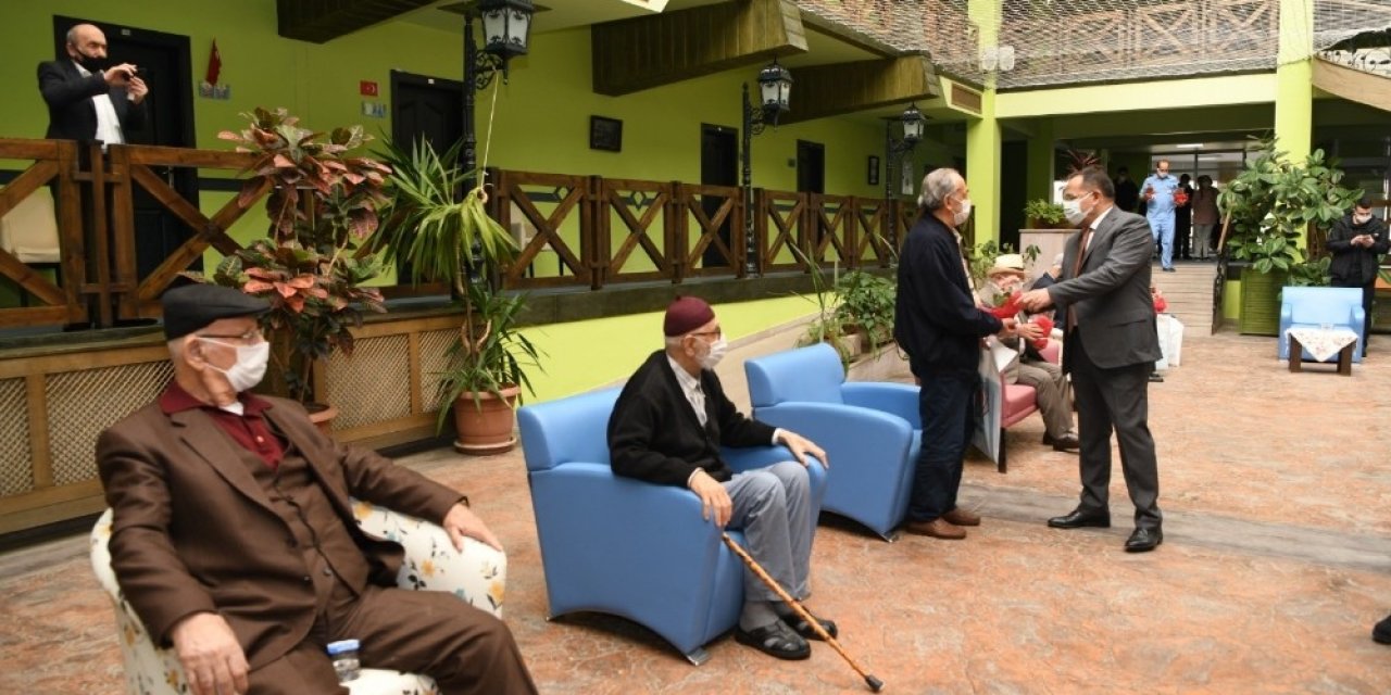 Kırmızı Şehrin ‘mavi’ Huzurevi