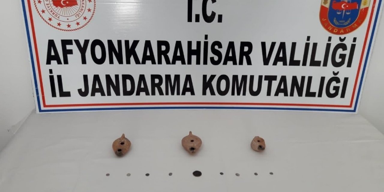 Ellerindeki 22 Parça Tarihi Eseri Satmaya Çalışan İki Şahsı Jandarma Yakaladı