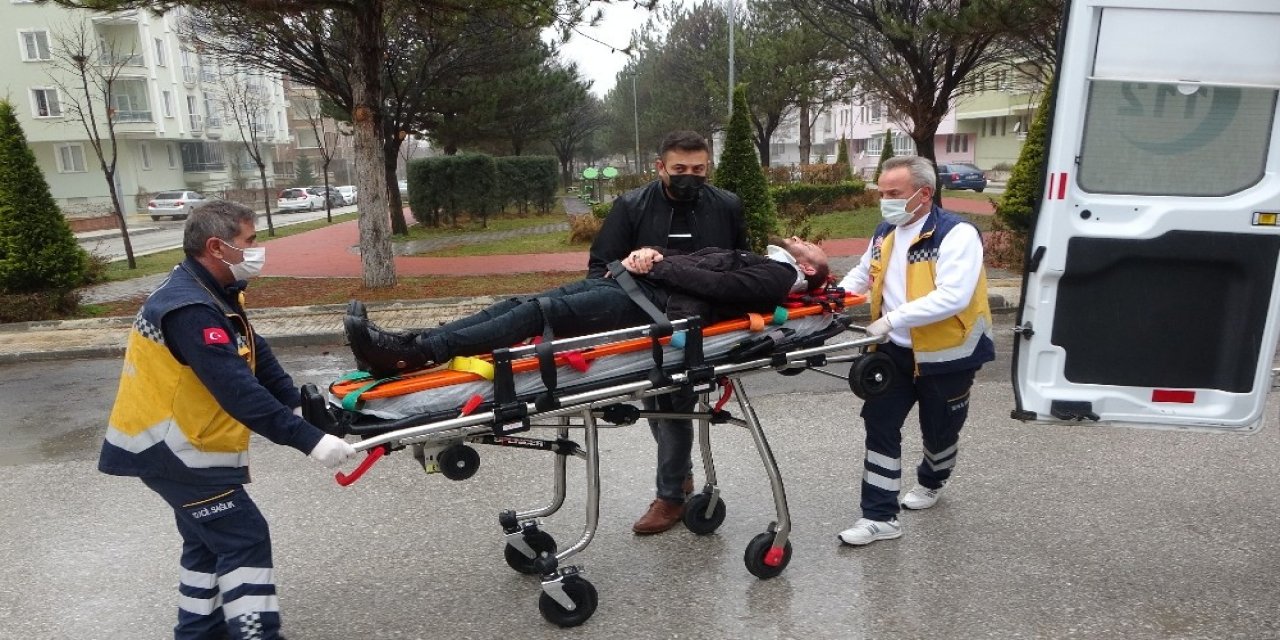 Çorum’da İki Otomobil Çarpıştı: 2 Yaralı