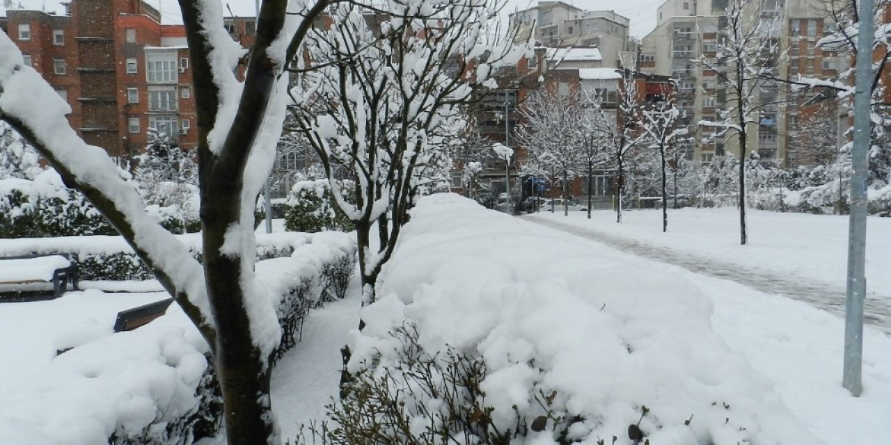 Kosova’da İlkbaharda Kar Sürprizi