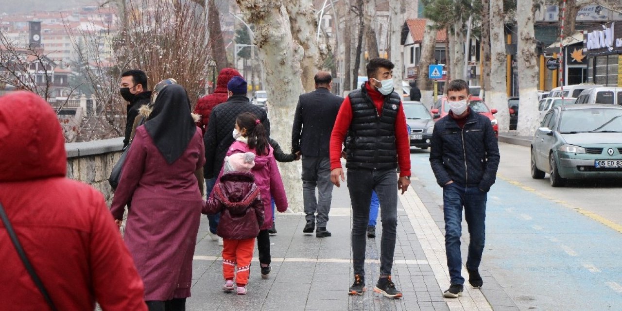 Amasya’da Doğum Günü Kutlaması Sonrası Aynı Aileden 13 Kişi Korona Virüse Yakalandı