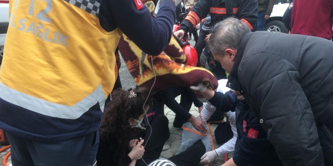 Ayağı Motosikletin Jantına Sıkışan Genç Kız İçin Seferber Oldular