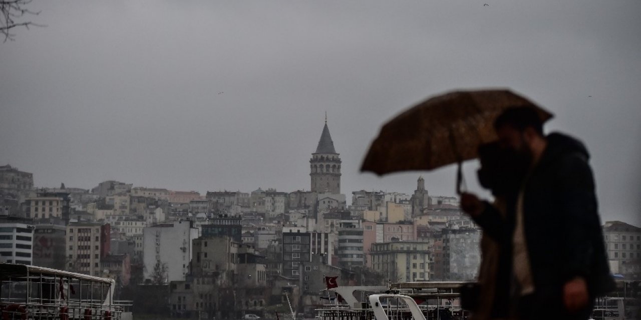 İ̇stanbul’da Aniden Bastıran Sağanak Yağış Ve Dolu Zor Anlar Yaşattı
