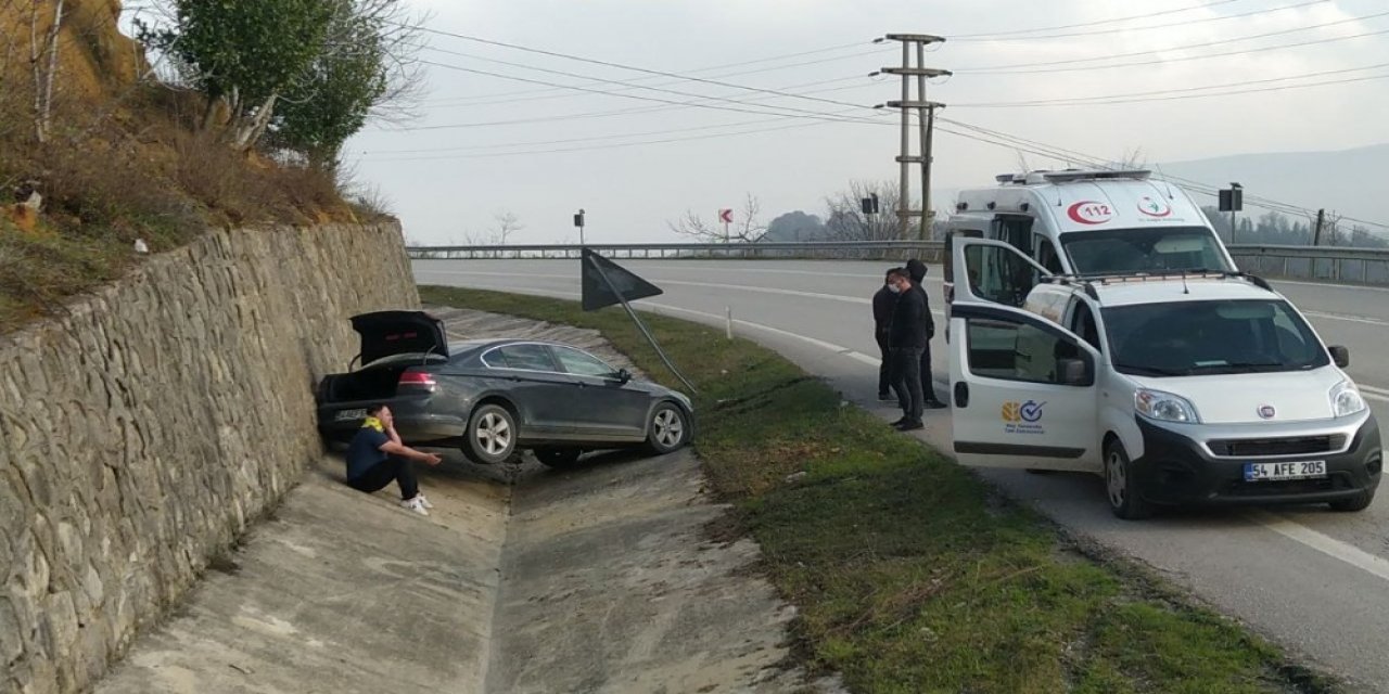 Kanala Uçan Otomobil Sürücüsü Şoka Girdi
