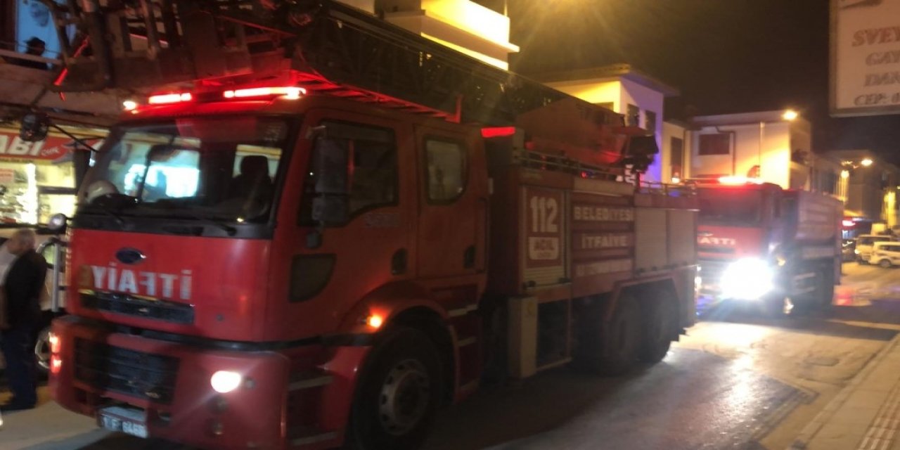Hatay’da Manavda Çıkan Yangın Korkuttu