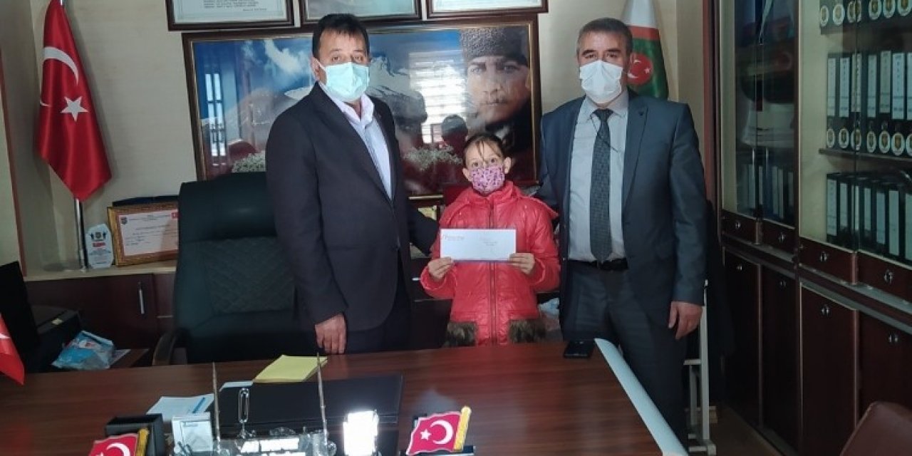 İ̇stiklal Marşı Okuma Yarışması’nda Birinci Oldu Ödülü Şehit Ailelerine Bağışladı