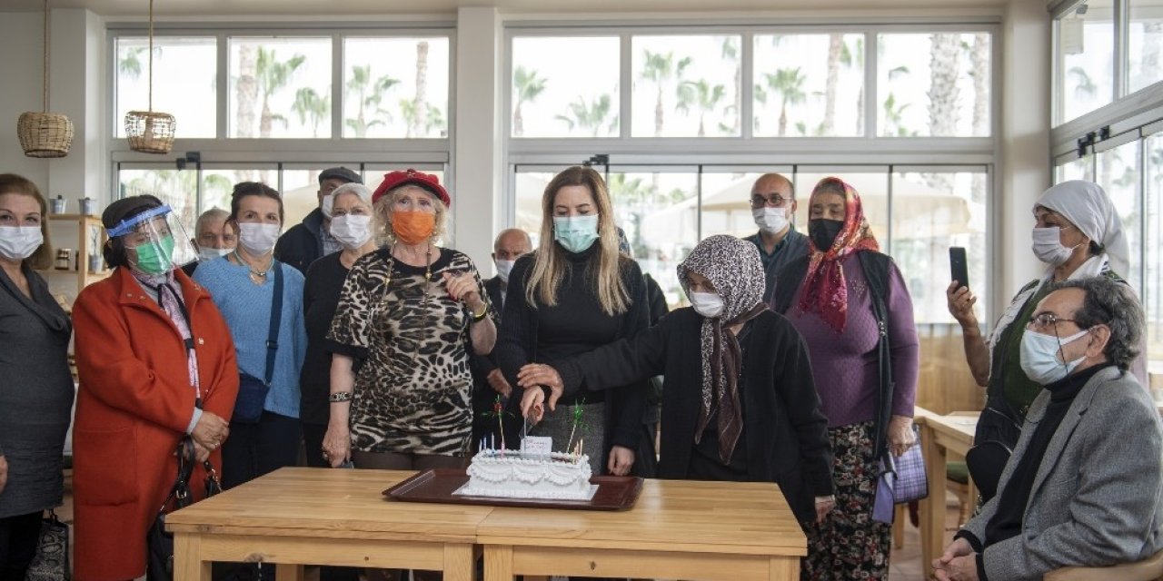 Büyükşehir Belediyesi, 65 Yaş Üstü Vatandaşları Yöreden Kafede Ağırladı