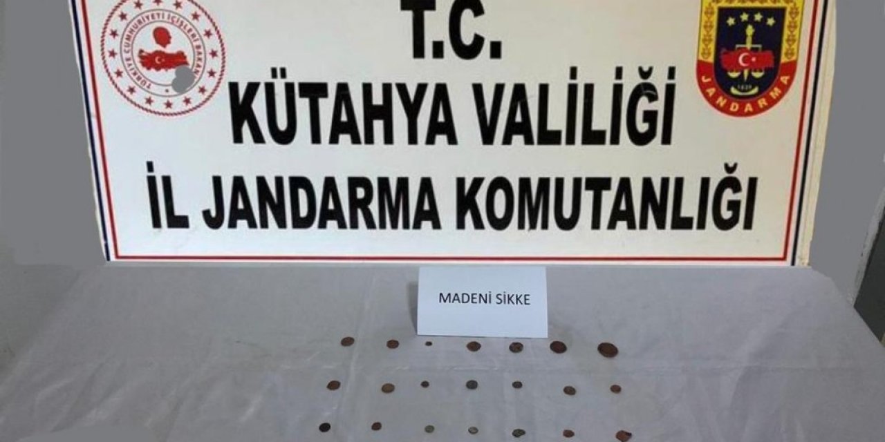 Kütahya’da Bizans Dönemine Ait 21 Adet Tarihi Bronz Sikke Ele Geçirildi