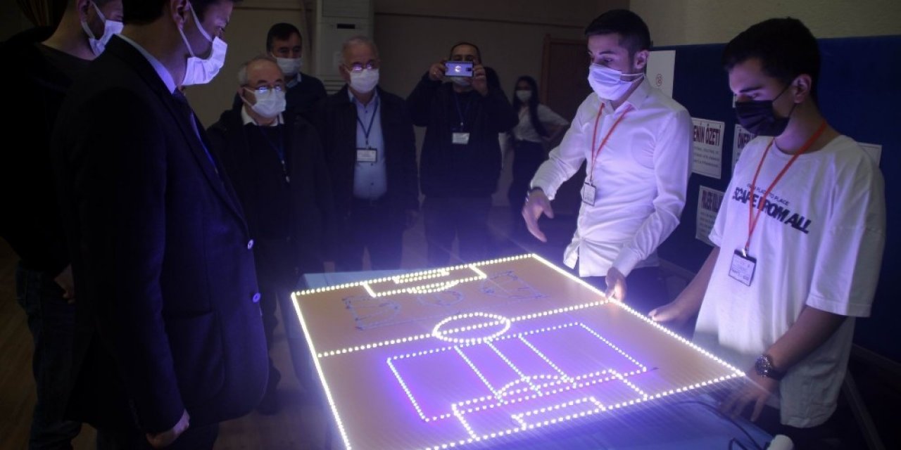 Teknik Lise Öğrencilerinin Projeleri Tübi̇tak Bilim Fuarı’nda Sergilenmeye Başlandı